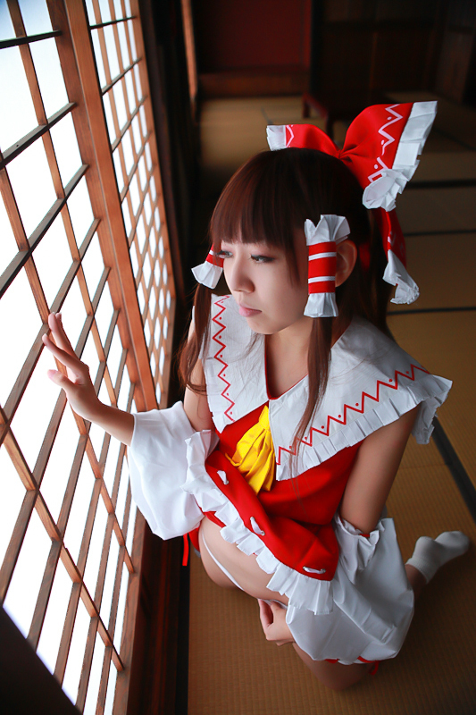 [Cosplay] Reimu Hakurei with dildo and toys - Touhou Project Cosplay